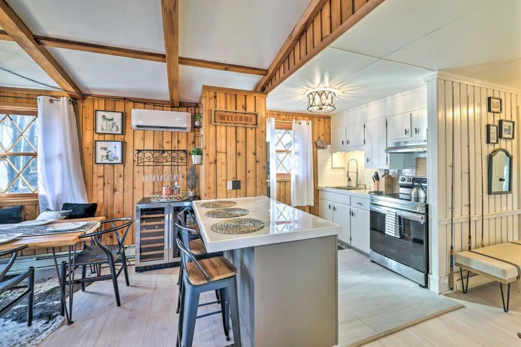 Stylish And Cozy Cabin, Walking Distance To Big Bass Lake Gouldsboro ภายนอก รูปภาพ