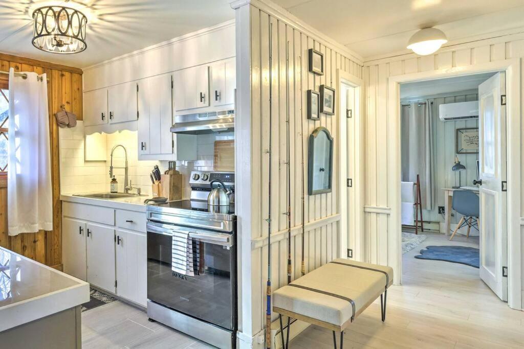 Stylish And Cozy Cabin, Walking Distance To Big Bass Lake Gouldsboro ภายนอก รูปภาพ