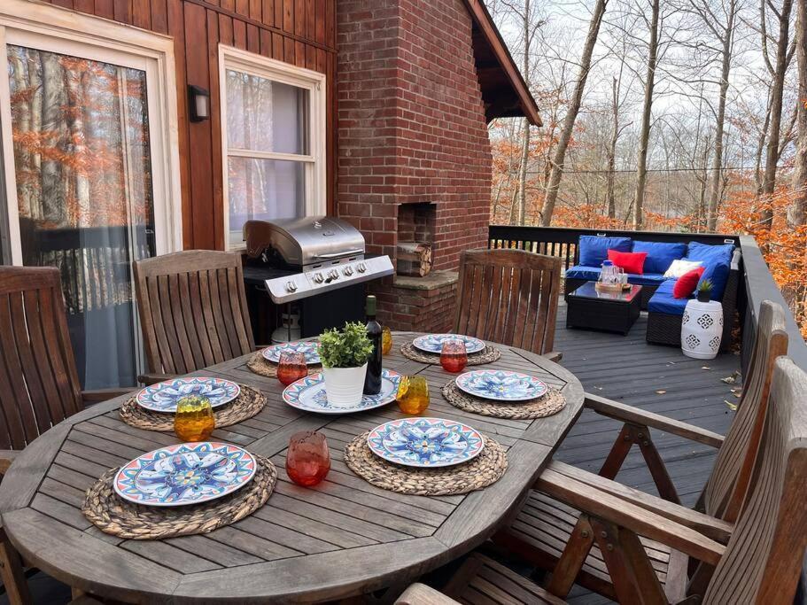 Stylish And Cozy Cabin, Walking Distance To Big Bass Lake Gouldsboro ภายนอก รูปภาพ