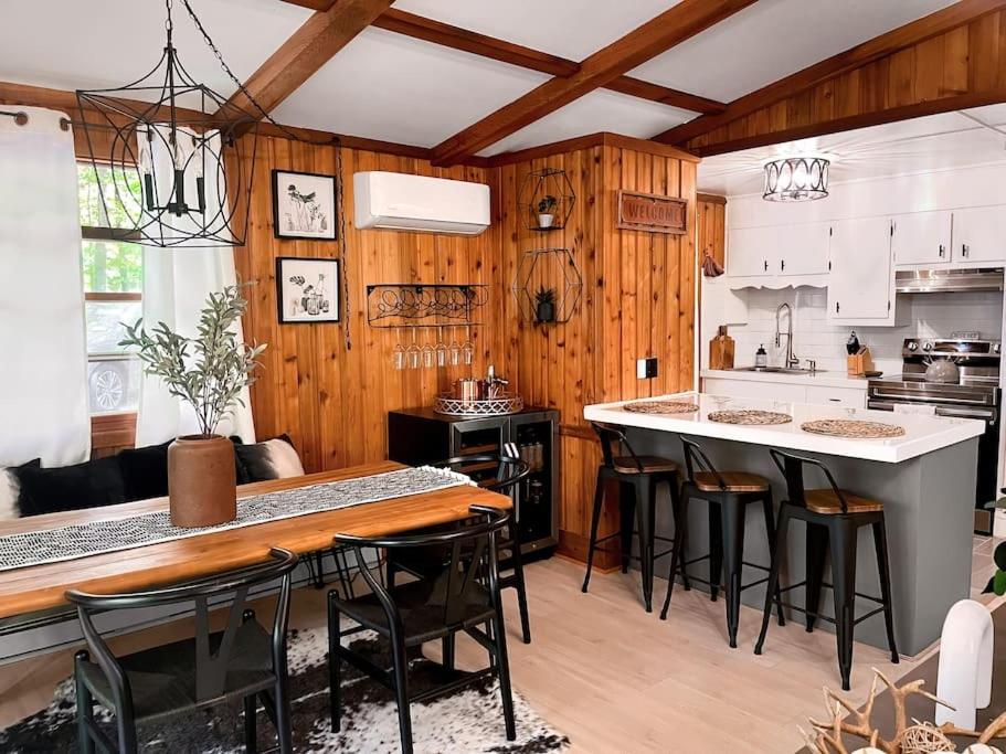Stylish And Cozy Cabin, Walking Distance To Big Bass Lake Gouldsboro ภายนอก รูปภาพ