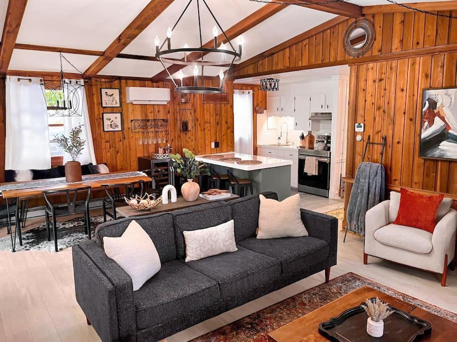 Stylish And Cozy Cabin, Walking Distance To Big Bass Lake Gouldsboro ภายนอก รูปภาพ
