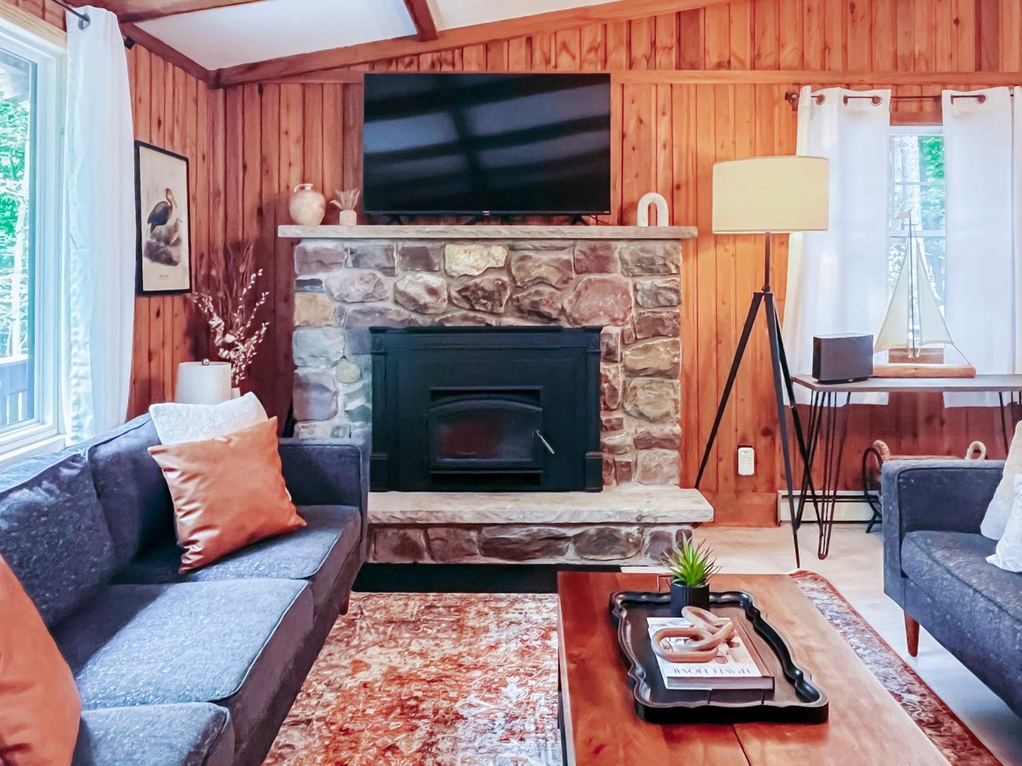 Stylish And Cozy Cabin, Walking Distance To Big Bass Lake Gouldsboro ภายนอก รูปภาพ